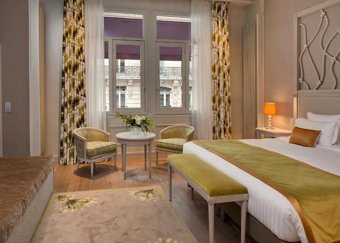 Château Frontenac Hotel Paris