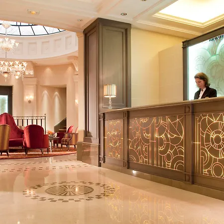 Chateau Frontenac 4* Paris