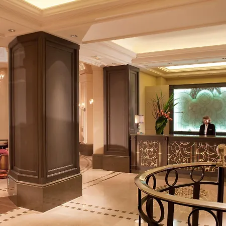 Chateau Frontenac 4* Paris