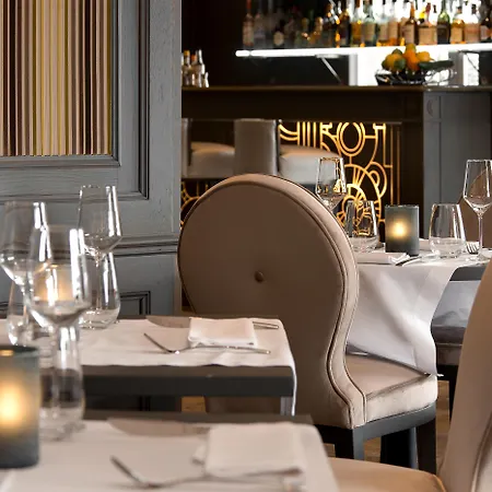 Hotel Chateau Frontenac Paris