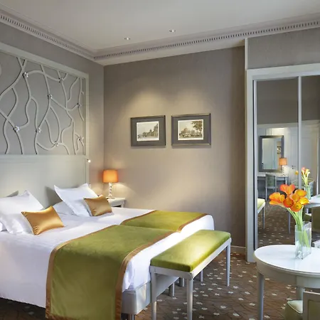 Chateau Frontenac Hotel Paris