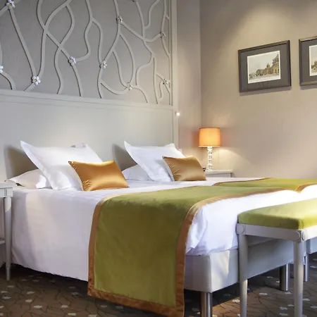 Chateau Frontenac Hotel 4*
