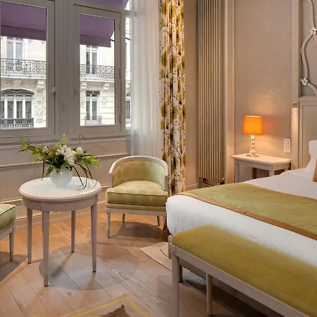Chateau Frontenac Hotel Paris