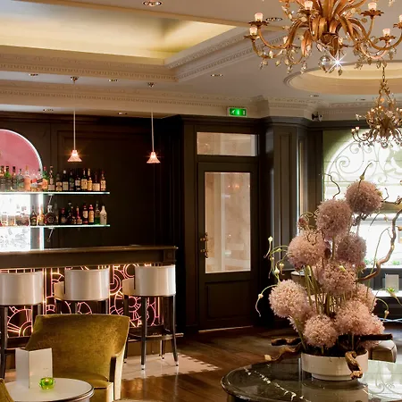 Chateau Frontenac 4* Paris