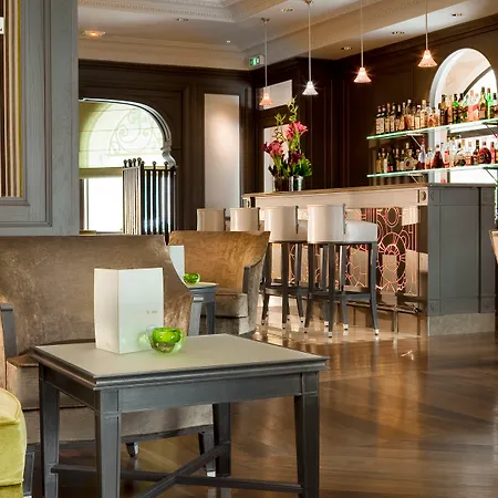 Chateau Frontenac Hotel 4*