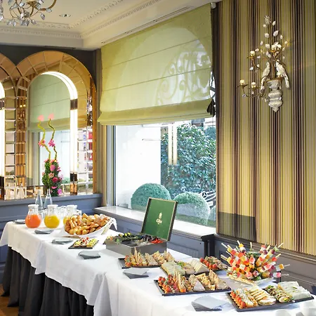 Chateau Frontenac Hotel Paris