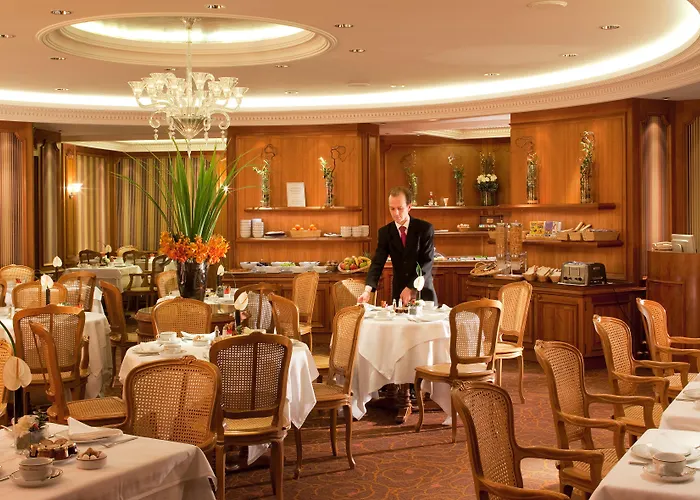 Chateau Frontenac Hotel 4*