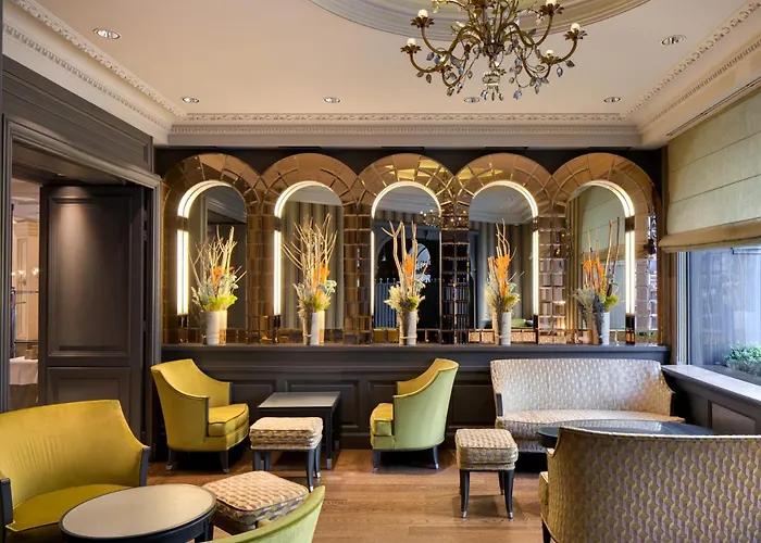 Chateau Frontenac 4* Paris