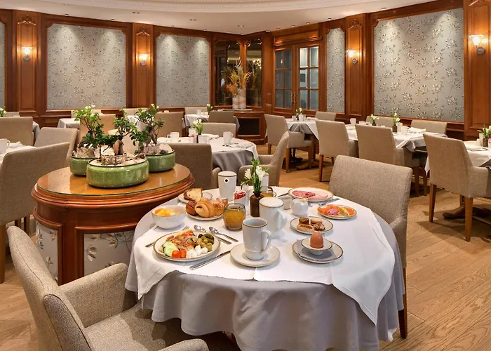 Chateau Frontenac Hotel 4*