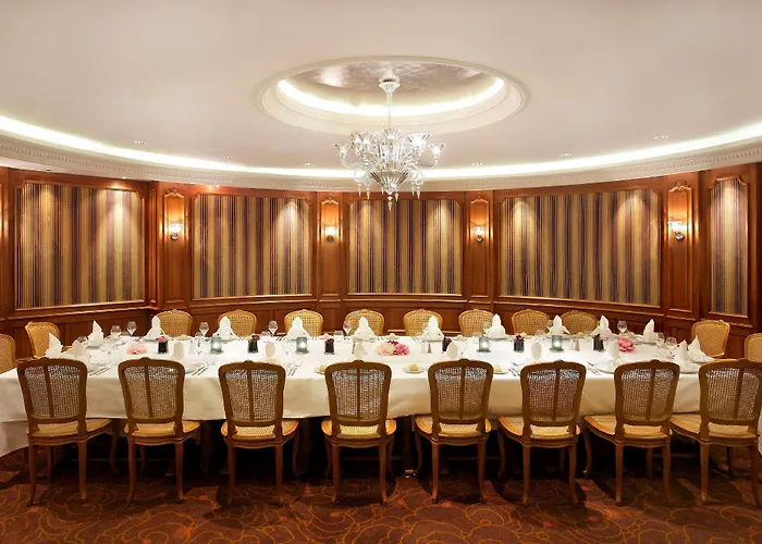 Château Frontenac 4* Paris