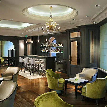 Chateau Frontenac 4* Paříž