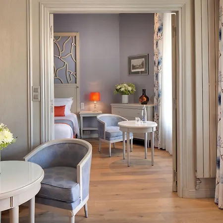 Chateau Frontenac Hotel 4*